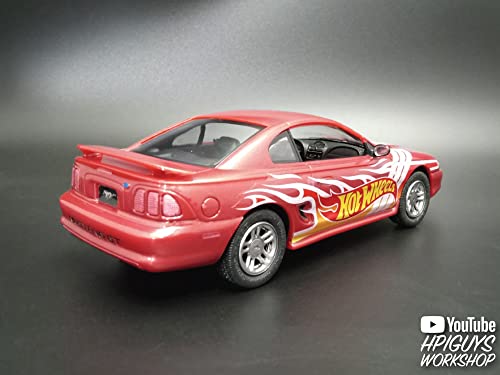 AMT - Hot Wheels 1996 Ford Mustang GT (Snap) 2T