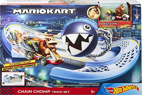 HOT WHEELS Mario Kart Circuit Track Set with 1:64 Scale DIE-CAST Kart Replica Ages 3 and Above