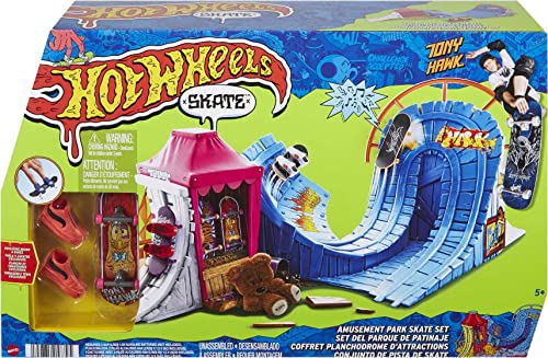 Hot Wheels Skate Amusement Park Skate Set, with 1 Exclusive Tony Hawk Fingerboard & 1 Pair of Skate Shoes, Kid-Activated Sounds, Toy for Kids