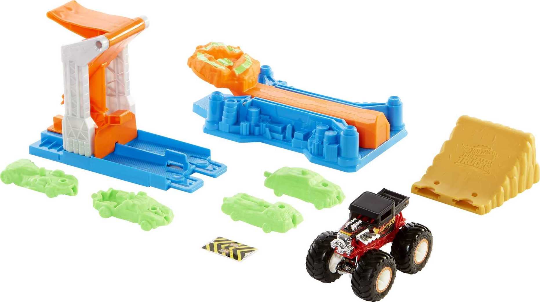 Hot Wheels Monster Trucks Launch & Bash Playset with Launcher, 4 Crushed Cars, 1 1:64 Scale Monster Truck, Landing Zone for Stunting, Crashing Action Great Gift for Kids Ages 4-5-6-7-8