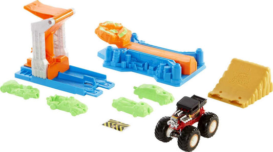 Hot Wheels Monster Trucks Launch & Bash Playset with Launcher, 4 Crushed Cars, 1 1:64 Scale Monster Truck, Landing Zone for Stunting, Crashing Action Great Gift for Kids Ages 4-5-6-7-8